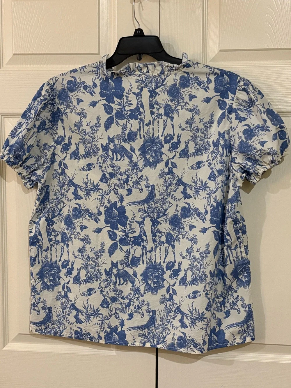 Toile Cotton Viney Floral Print Blue and White Floral Short-Sleeve Women's Top